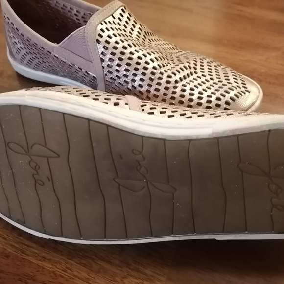 Shoes - Picture 2 of 3